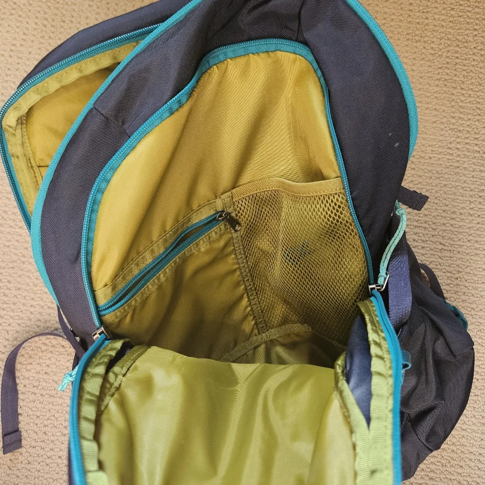 Patagonia nwot Navy Blue Backpack - Picture 6 of 9